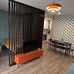 Orange Studio With Balcony - Free Parking